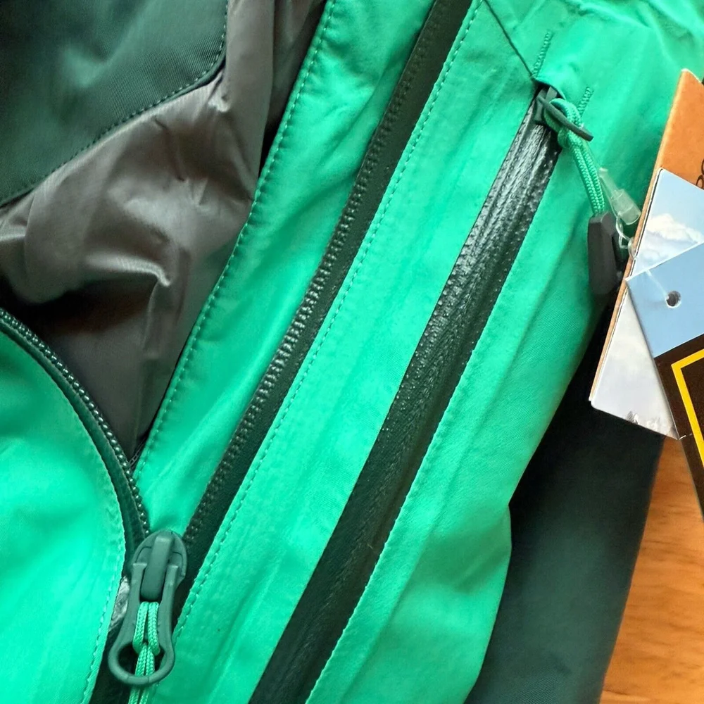 Outdoor Research Aqua and Black Ski Jacket - Picture 7 of 16
